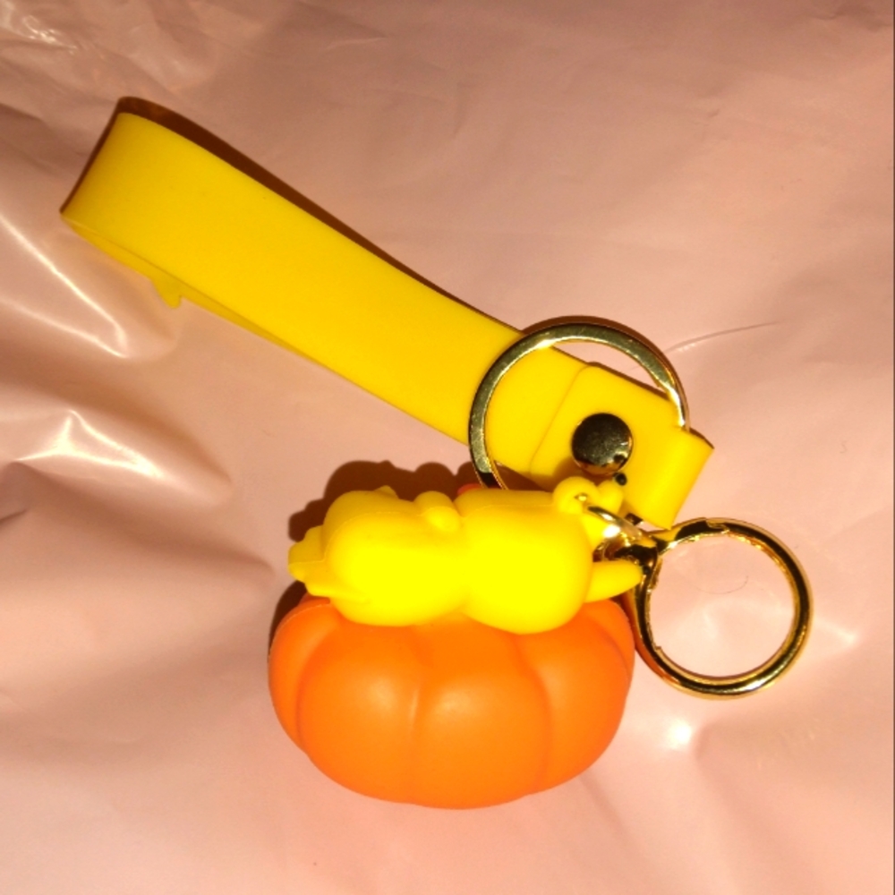 Pokémon Pikachu Keychain Accessory - Picture 2 of 4